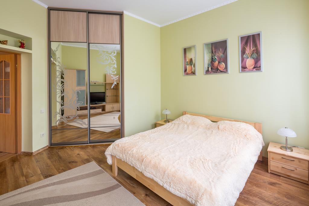 Rynok Square 5 Зі Світлом! Apartment Liov Exterior foto